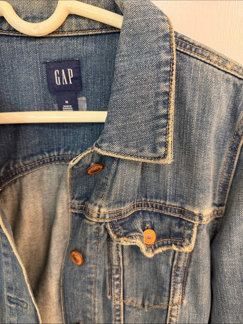 GAP Blue Women's Denim Jacket with Button Front, Vest Pockets/Size M - Picture 4 of 10
